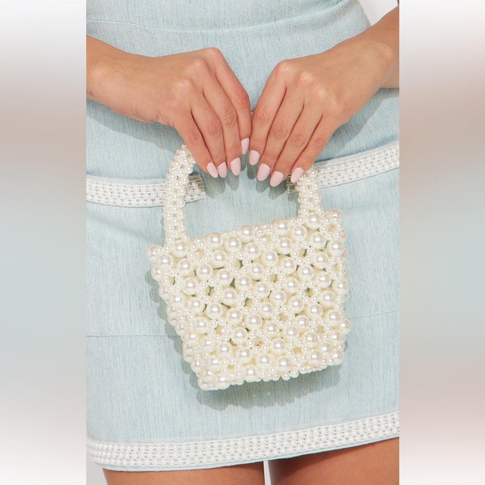 Elegant Pearl Beaded Handbag